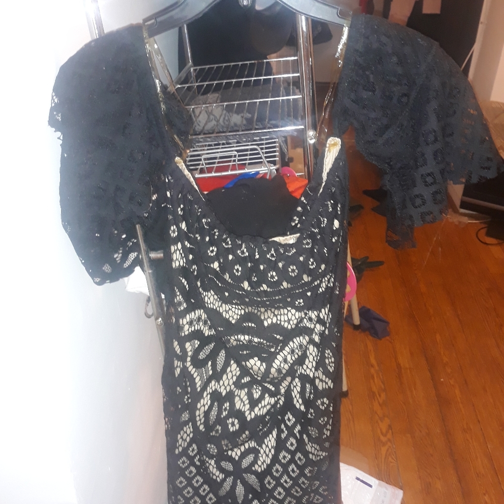Pretty black and cream lacy festive dress! M